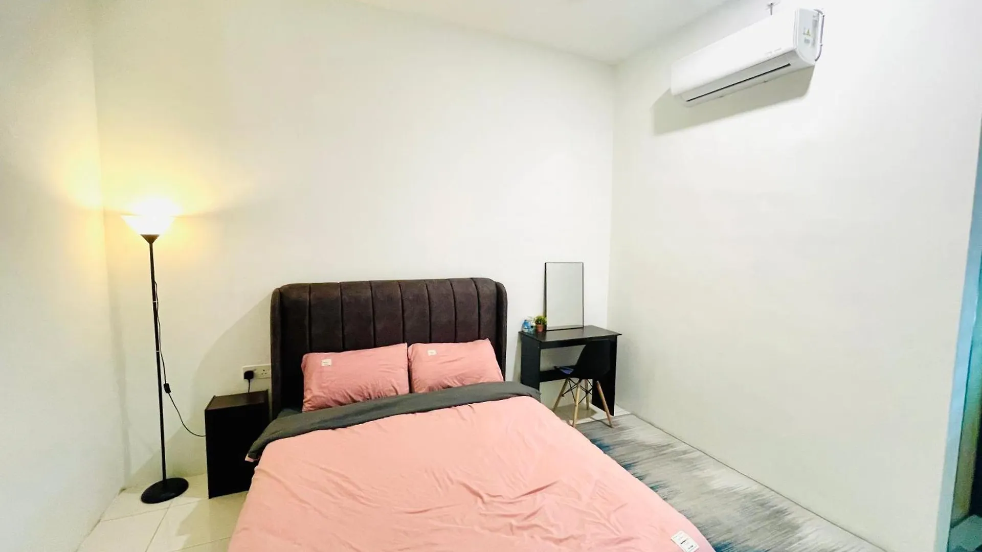 Cozy Home Aman Selesa Netflix Wifi Usm Parit Buntar Malezja